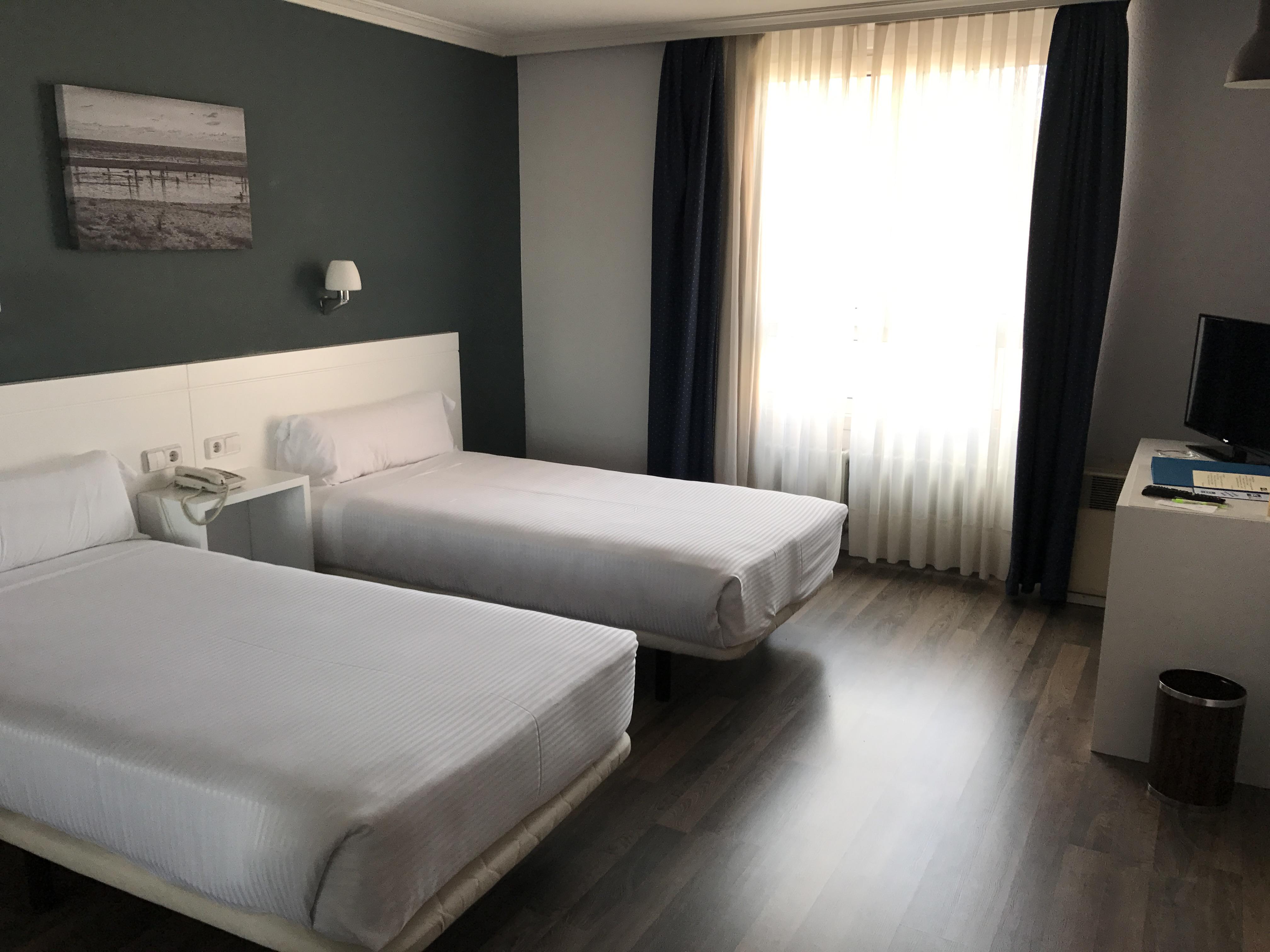 Hotel Gran Regente Oviedo Buitenkant foto