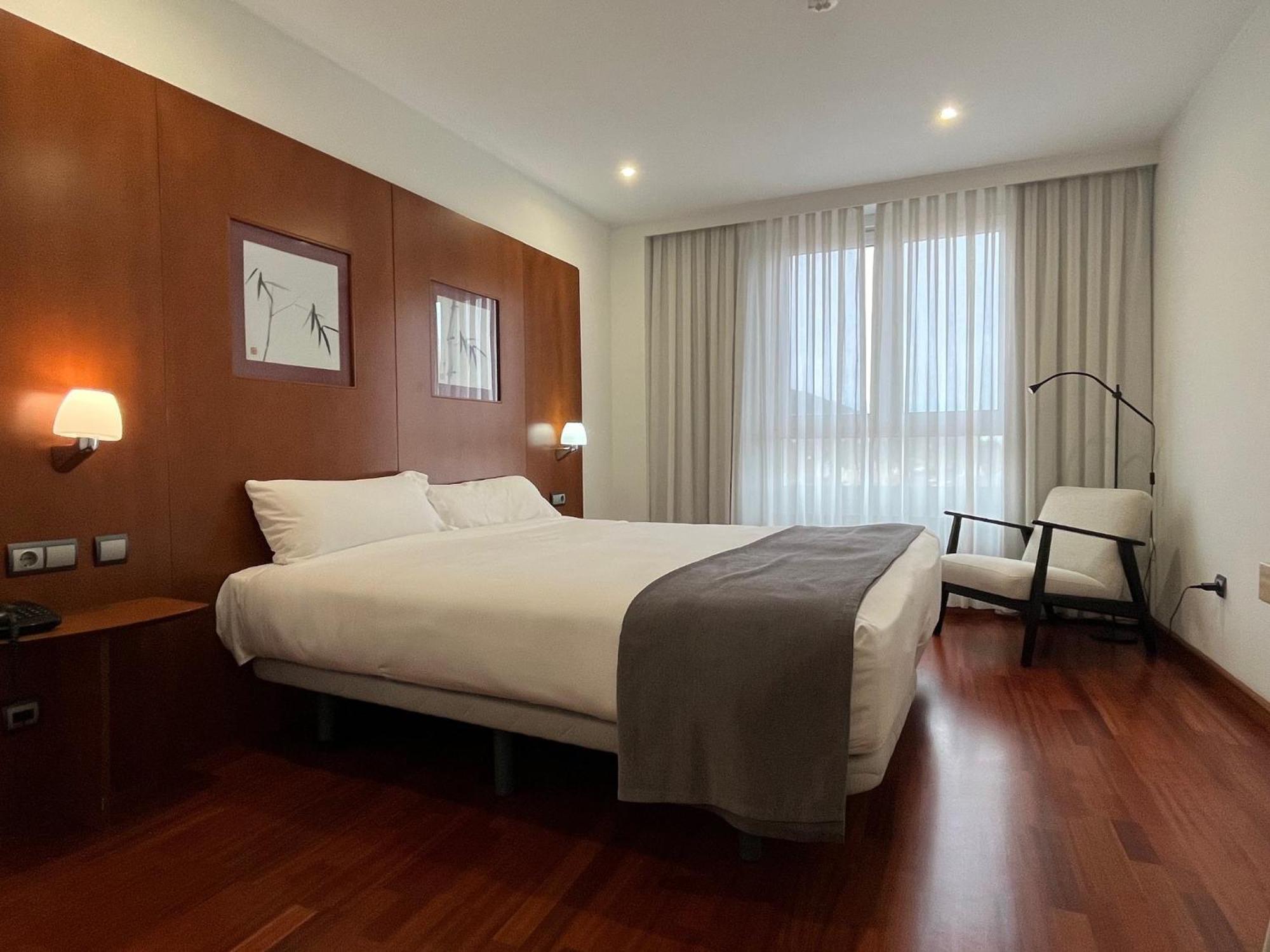 Hotel Gran Regente Oviedo Buitenkant foto