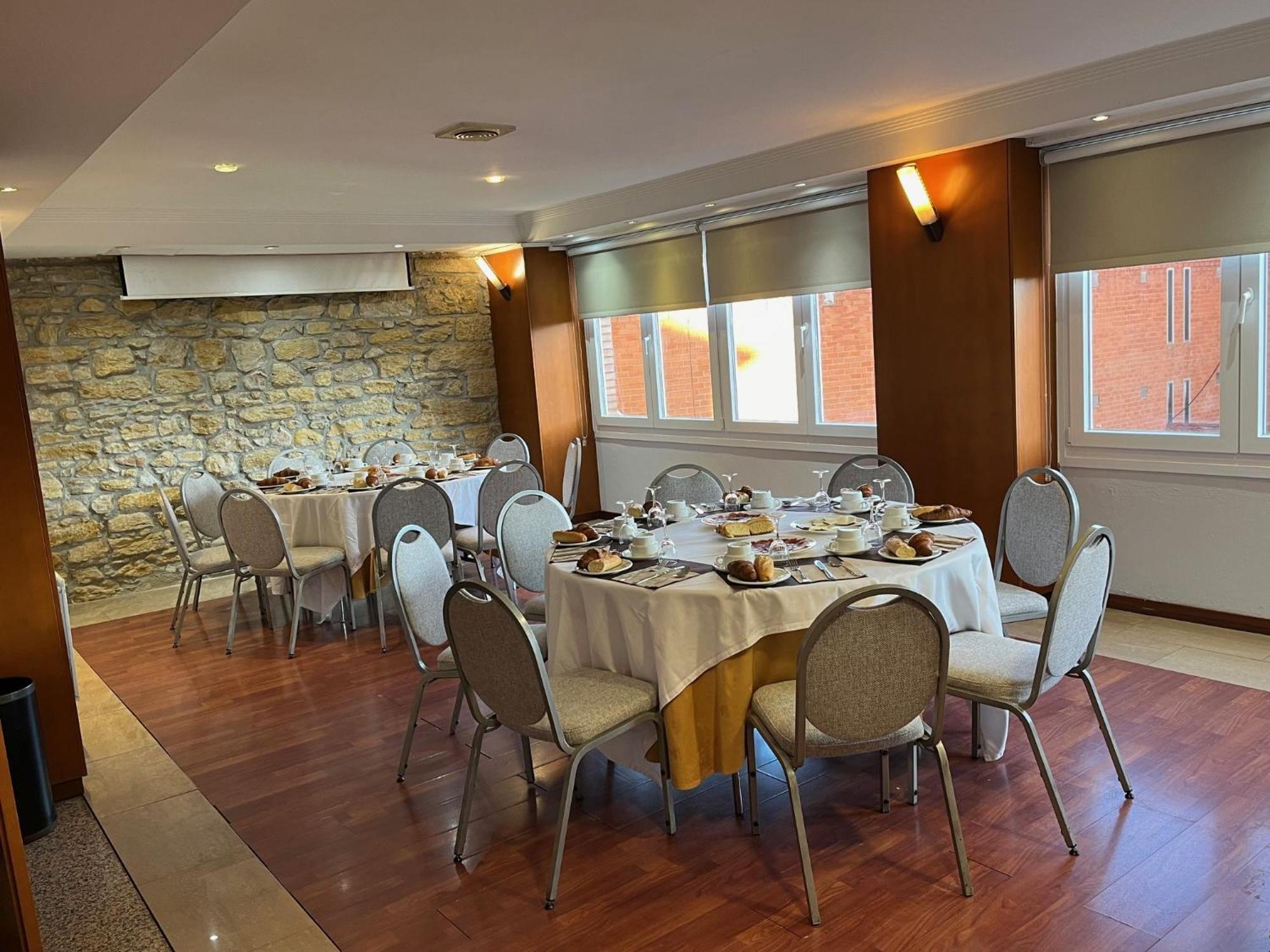 Hotel Gran Regente Oviedo Buitenkant foto